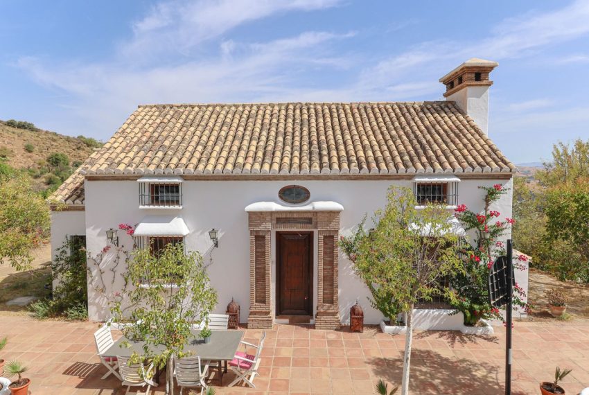 R4096855-Villa-For-Sale-Guaro-Detached-1-Beds-147-Built