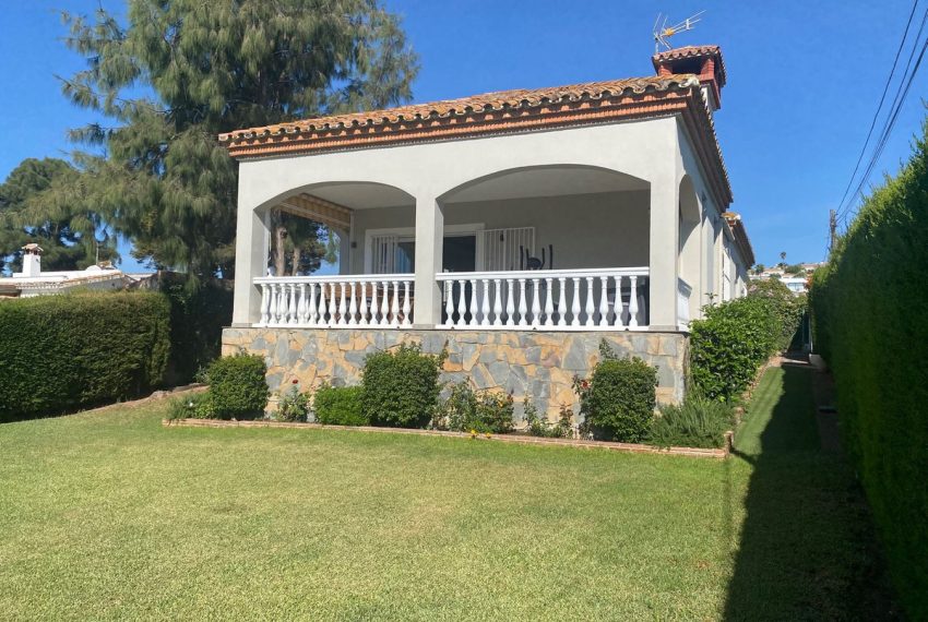 R4149991-Villa-For-Sale-Estepona-Detached-3-Beds-149-Built-1