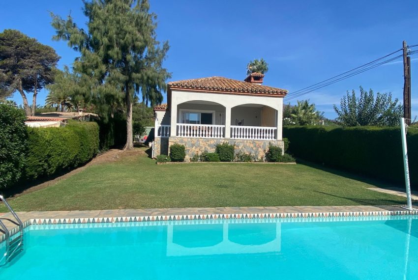 R4149991-Villa-For-Sale-Estepona-Detached-3-Beds-149-Built