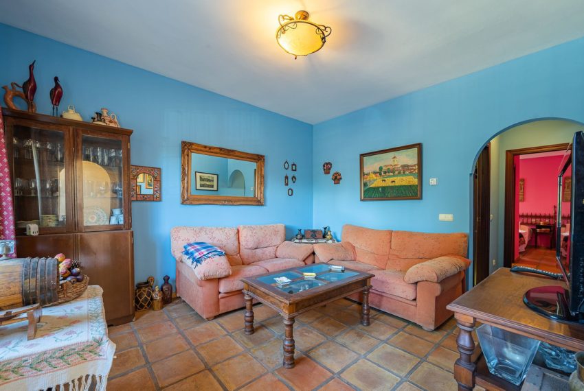 R4362256-Villa-For-Sale-Elviria-Detached-6-Beds-444-Built-16