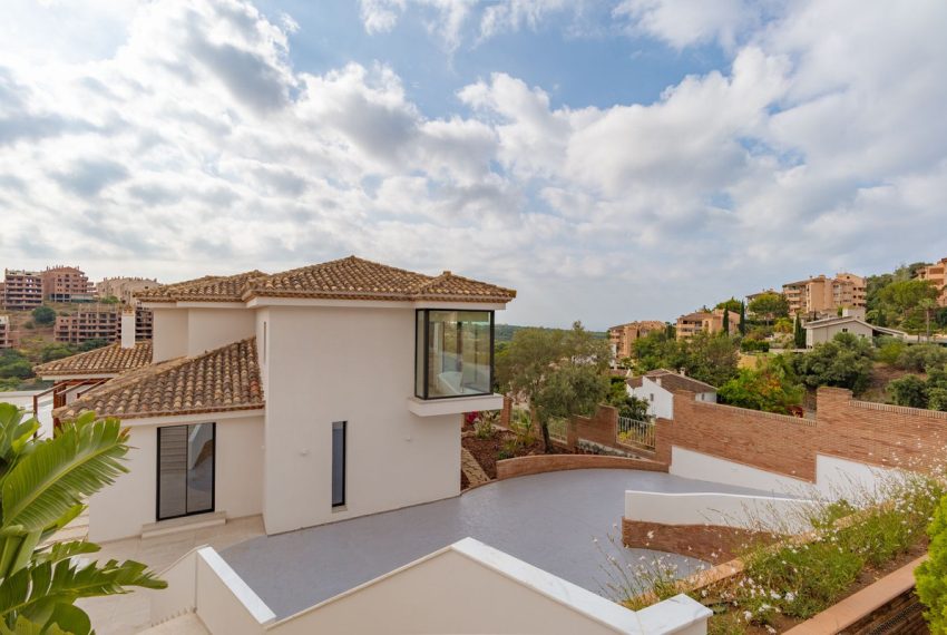 R4365175-Villa-For-Sale-Elviria-Detached-4-Beds-341-Built-12