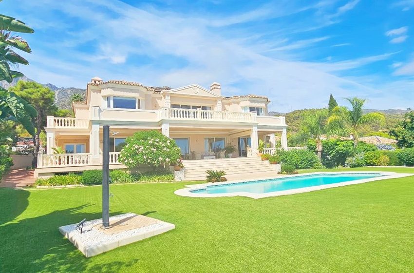 R4423810-Villa-For-Sale-Sierra-Blanca-Detached-6-Beds-1329-Built-2