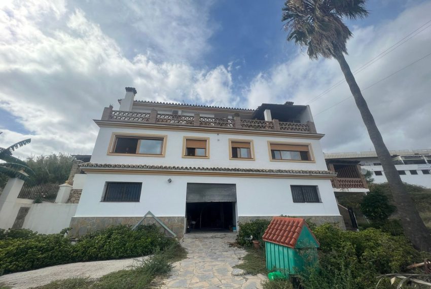 R4503943-Villa-For-Sale-Cancelada-Detached-7-Beds-513-Built-2