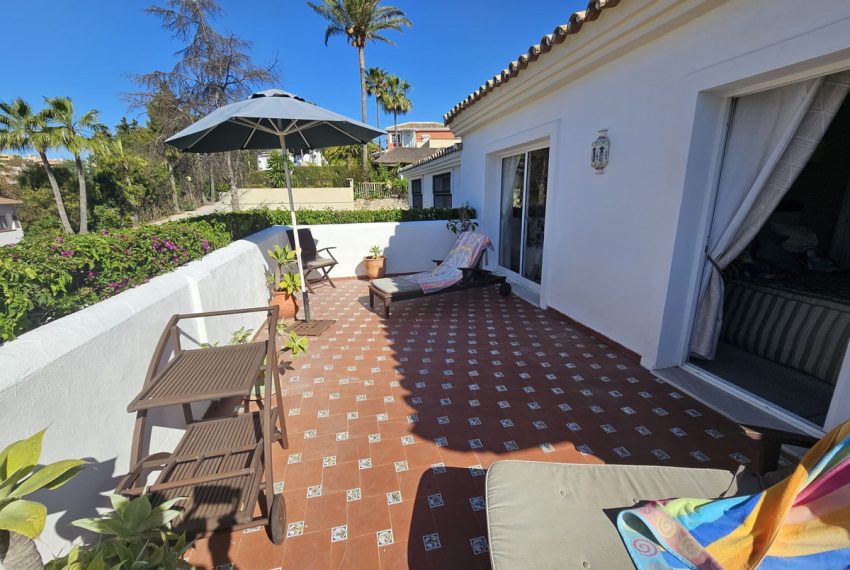 R4599925-Villa-For-Sale-Calahonda-Semi-Detached-5-Beds-200-Built-17