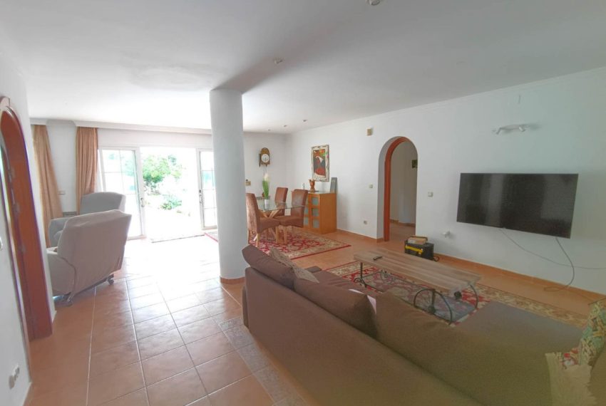 R4600501-Villa-For-Sale-Marbella-Detached-4-Beds-225-Built-2