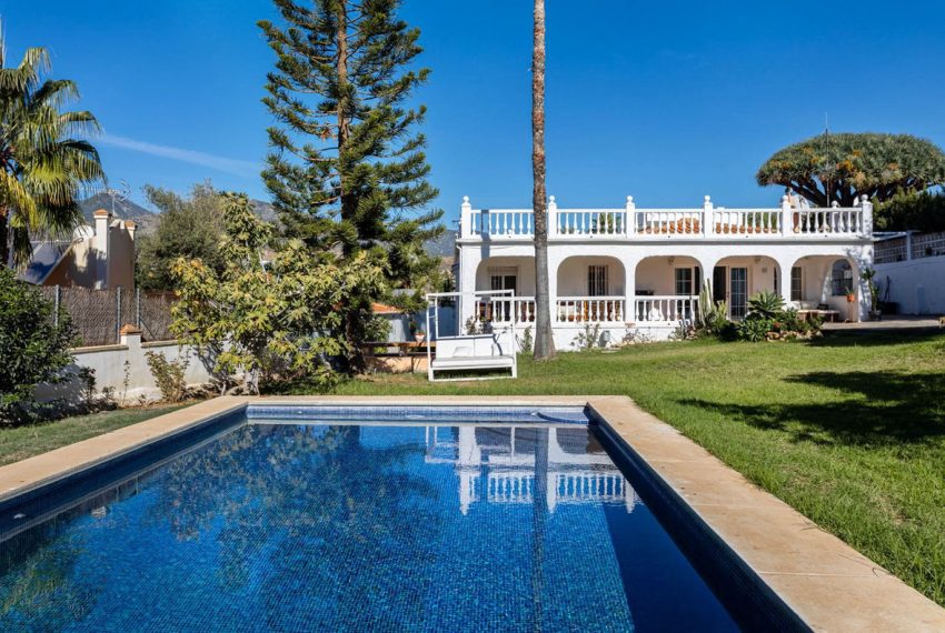 R4600501-Villa-For-Sale-Marbella-Detached-4-Beds-225-Built