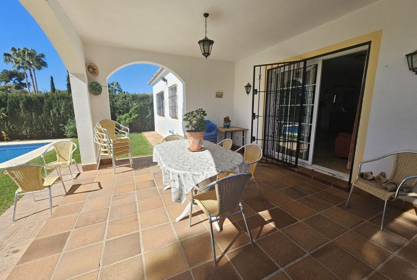 R4648006-Villa-For-Sale-Calahonda-Detached-4-Beds-82-Built-5