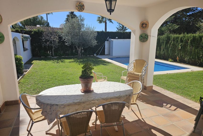 R4648006-Villa-For-Sale-Calahonda-Detached-4-Beds-82-Built-6