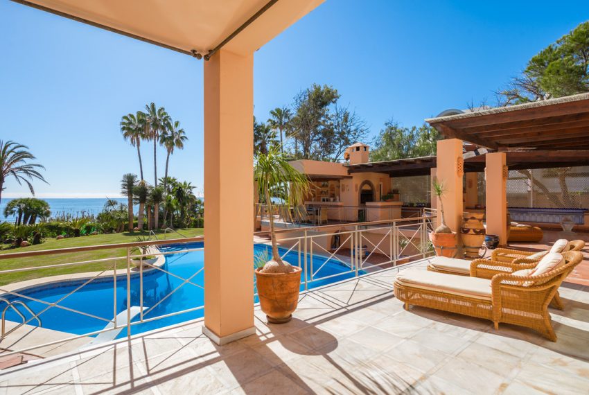 R4674448-Villa-For-Sale-Estepona-Detached-8-Beds-1013-Built-3