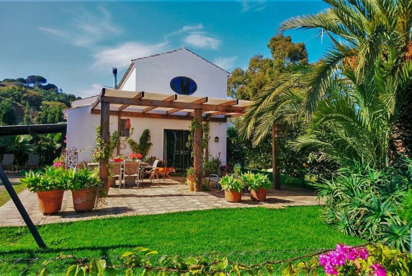 R4677970-Villa-For-Sale-Estepona-Detached-2-Beds-92-Built