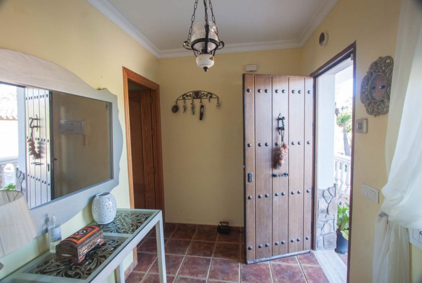 R4715716-Villa-For-Sale-Estepona-Finca-6-Beds-210-Built-3