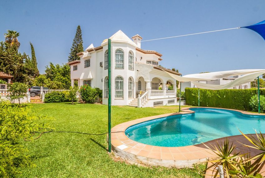 R4793257-Villa-For-Sale-Elviria-Detached-5-Beds-350-Built