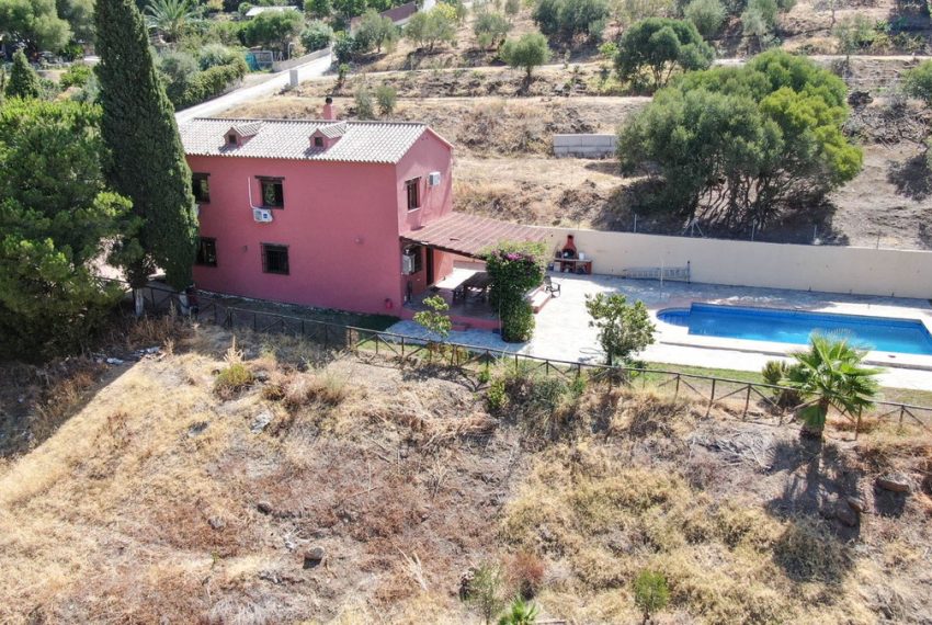 R4808149-Villa-For-Sale-Estepona-Finca-3-Beds-160-Built-1