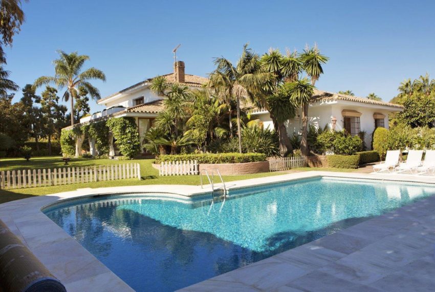 R4000669-Villa-For-Sale-Guadalmina-Baja-Detached-6-Beds-1260-Built-2