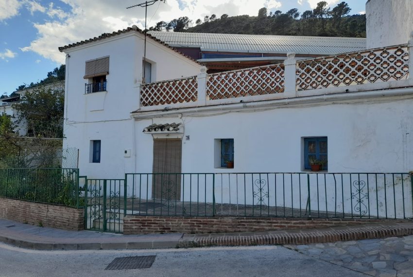 R4033063-Villa-For-Sale-Benahavis-Semi-Detached-3-Beds-163-Built-1