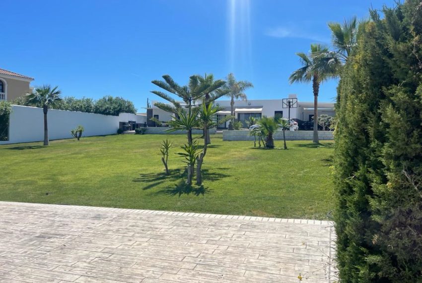 R4303321-Villa-For-Sale-Estepona-Detached-3-Beds-200-Built-1