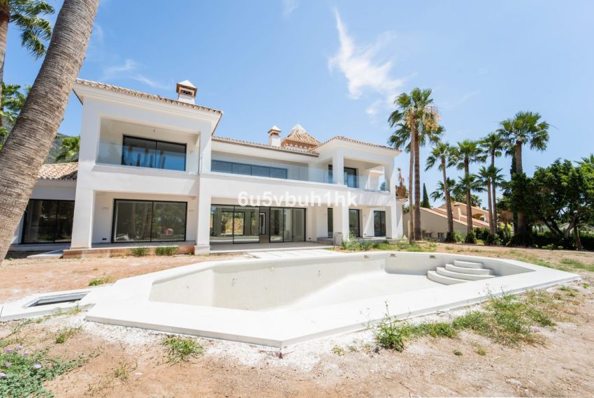 R4320772-Villa-For-Sale-Sierra-Blanca-Detached-6-Beds-882-Built-2