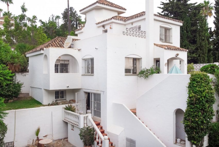 R4453561-Villa-For-Sale-Nueva-Andalucia-Detached-5-Beds-590-Built-1