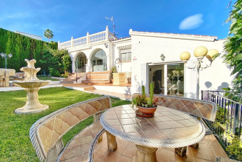 R4553383-Villa-For-Sale-Marbella-Detached-3-Beds-234-Built-1