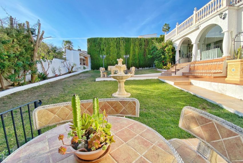 R4553383-Villa-For-Sale-Marbella-Detached-3-Beds-234-Built-2