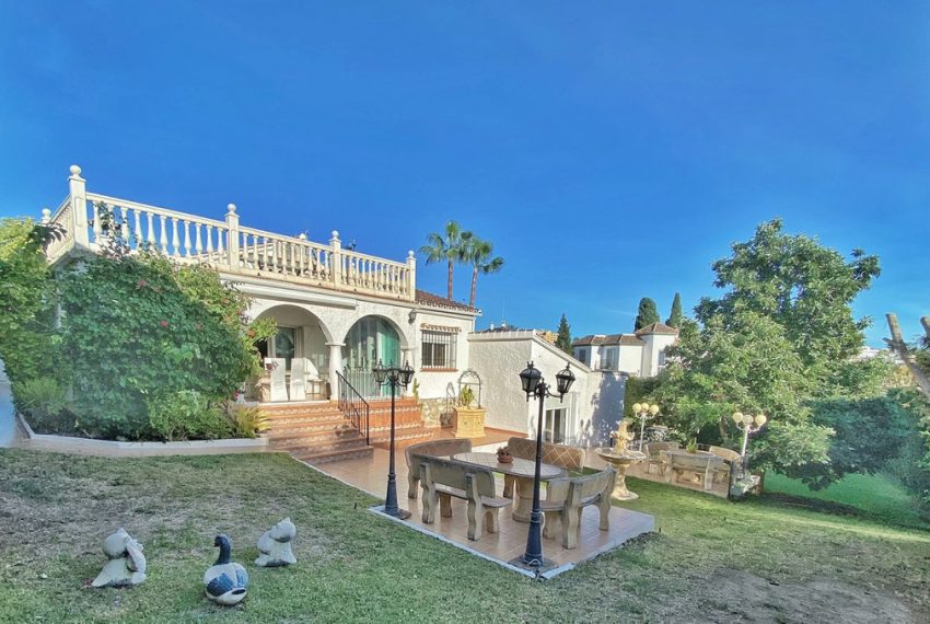 R4553383-Villa-For-Sale-Marbella-Detached-3-Beds-234-Built