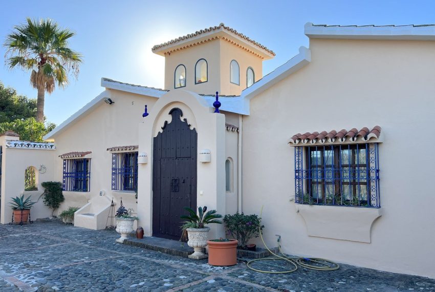 R4597402-Villa-For-Sale-Estepona-Detached-4-Beds-165-Built