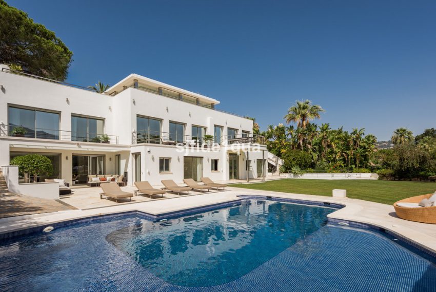 R4630996-Villa-For-Sale-Las-Brisas-Detached-7-Beds-1174-Built