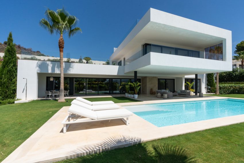 R4691545-Villa-For-Sale-Nueva-Andalucia-Detached-5-Beds-514-Built