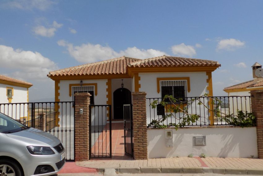 R4746619-Villa-For-Sale-Coin-Detached-8-Beds-226-Built-1