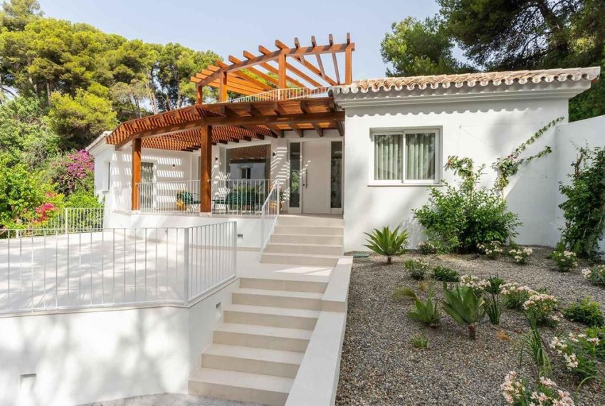 R4807255-Villa-For-Sale-Marbella-Detached-3-Beds-200-Built-1