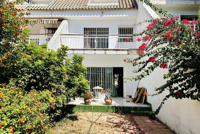 R4814719-Townhouse-For-Sale-Nagueles-Terraced-4-Beds-161-Built-1