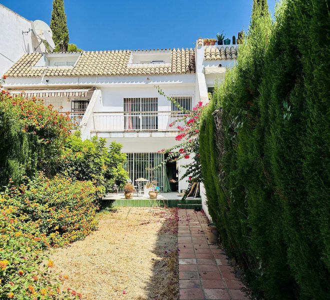 R4814719-Image 1-Terraced - 4 Beds - 161 Built