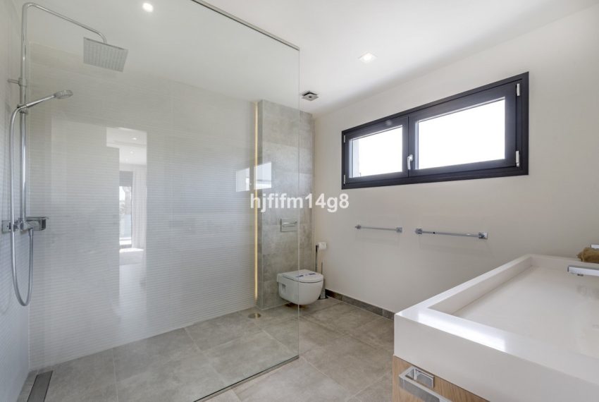 R4820602-Villa-For-Sale-San-Pedro-de-Alcantara-Detached-4-Beds-256-Built-15