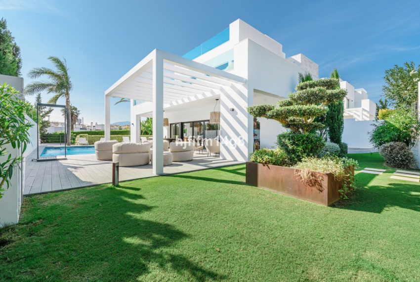 R4820602-Villa-For-Sale-San-Pedro-de-Alcantara-Detached-4-Beds-256-Built-2