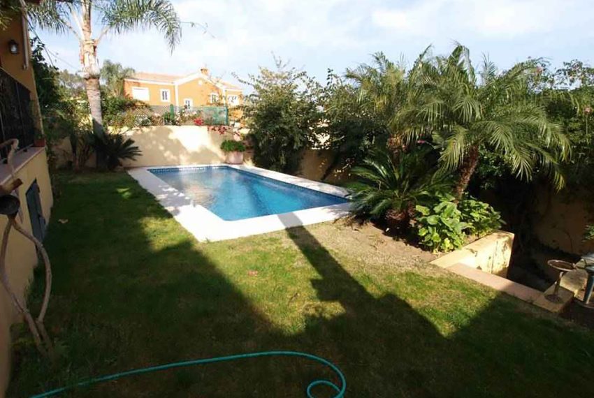 R4830109-Villa-For-Sale-Guadalmina-Alta-Semi-Detached-4-Beds-300-Built-1