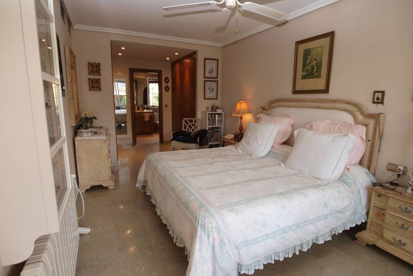 R4830109-Villa-For-Sale-Guadalmina-Alta-Semi-Detached-4-Beds-300-Built-11