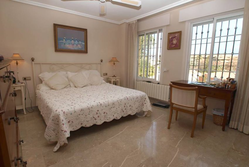 R4830109-Villa-For-Sale-Guadalmina-Alta-Semi-Detached-4-Beds-300-Built-5