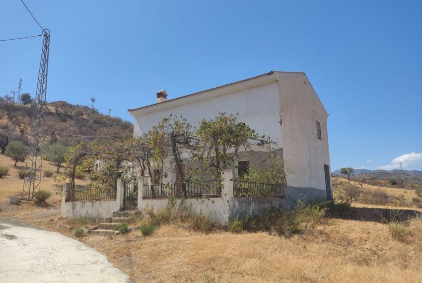 R4834225-Villa-For-Sale-Guaro-Finca-4-Beds-162-Built-1