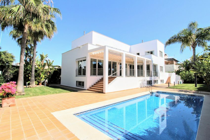 R3229714-Villa-For-Sale-San-Pedro-de-Alcantara-Detached-6-Beds-561-Built