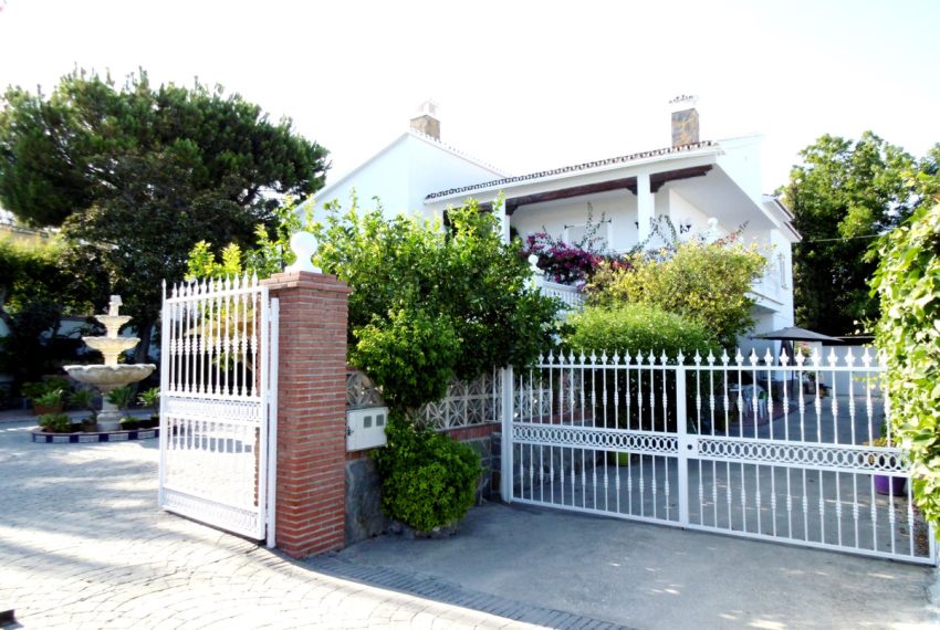 R3240280-Villa-For-Sale-Coin-Detached-6-Beds-473-Built