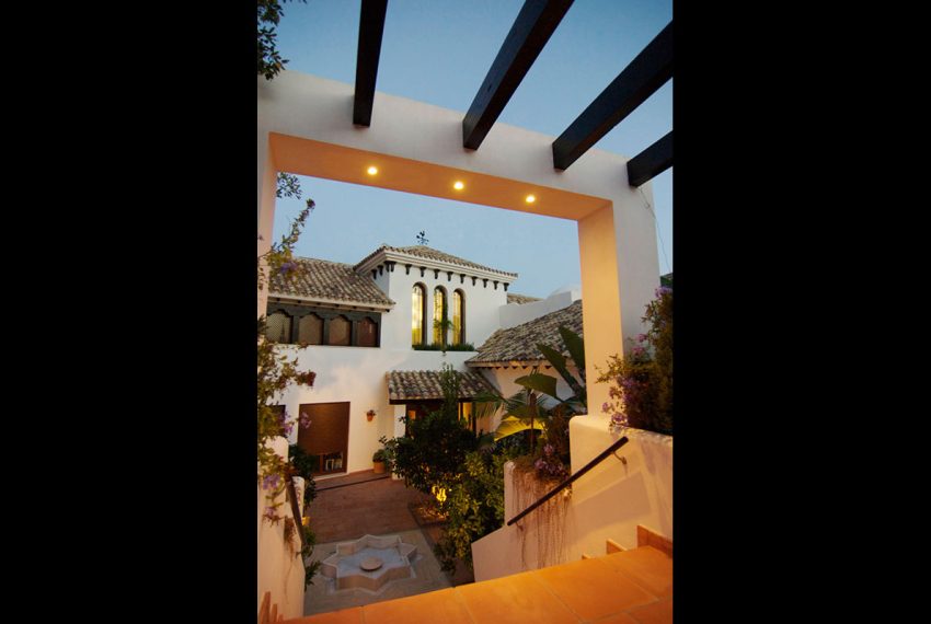 R3320971-Villa-For-Sale-Marbella-Detached-9-Beds-1032-Built-1