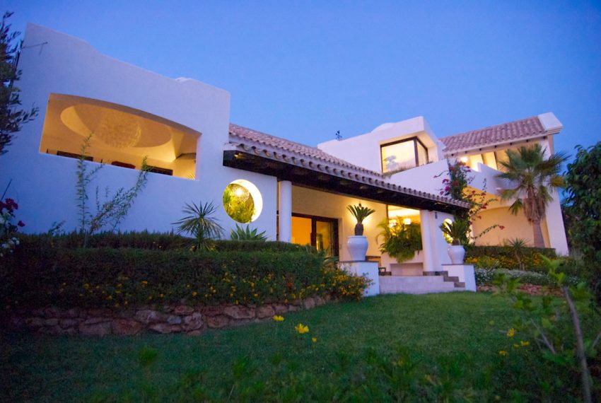 R3320971-Villa-For-Sale-Marbella-Detached-9-Beds-1032-Built-4