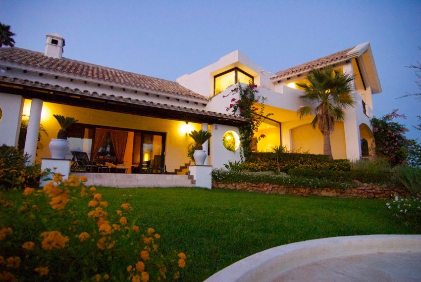 R3320971-Villa-For-Sale-Marbella-Detached-9-Beds-1032-Built