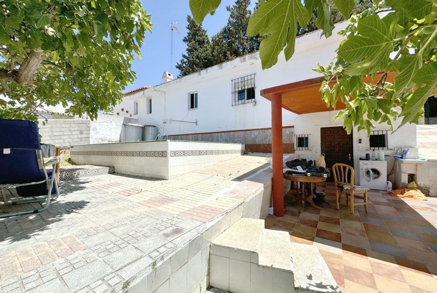 R3340210-Villa-For-Sale-Marbella-Finca-2-Beds-90-Built