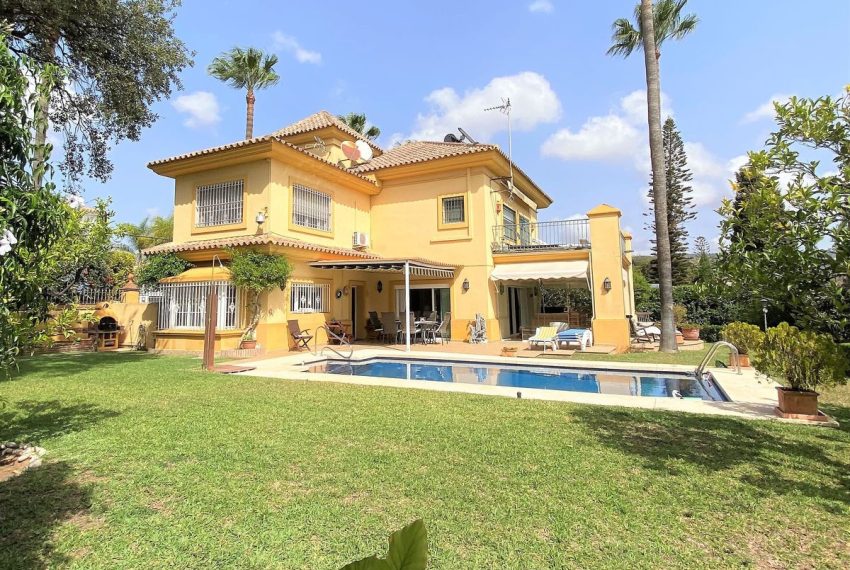 R3506011-Villa-For-Sale-El-Rosario-Detached-5-Beds-350-Built