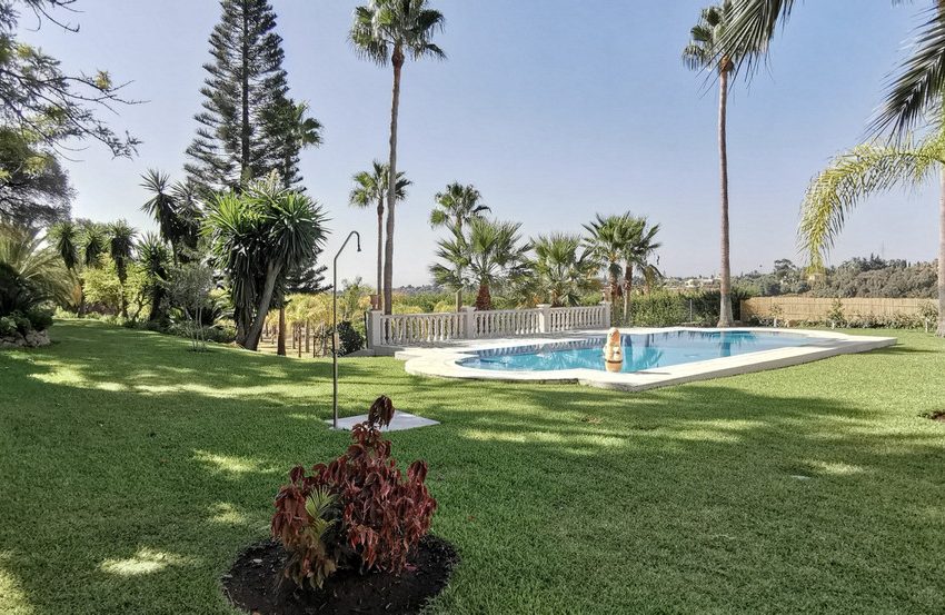 R3508726-Villa-For-Sale-Estepona-Detached-5-Beds-387-Built-2