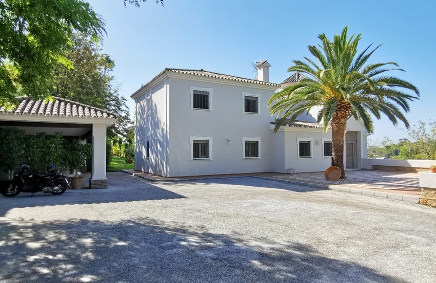 R3508726-Villa-For-Sale-Estepona-Detached-5-Beds-387-Built-5