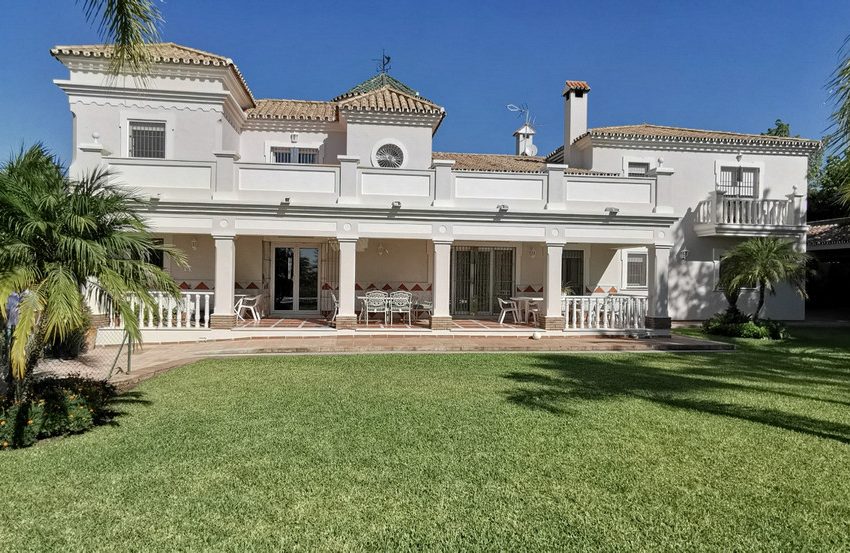 R3508726-Villa-For-Sale-Estepona-Detached-5-Beds-387-Built