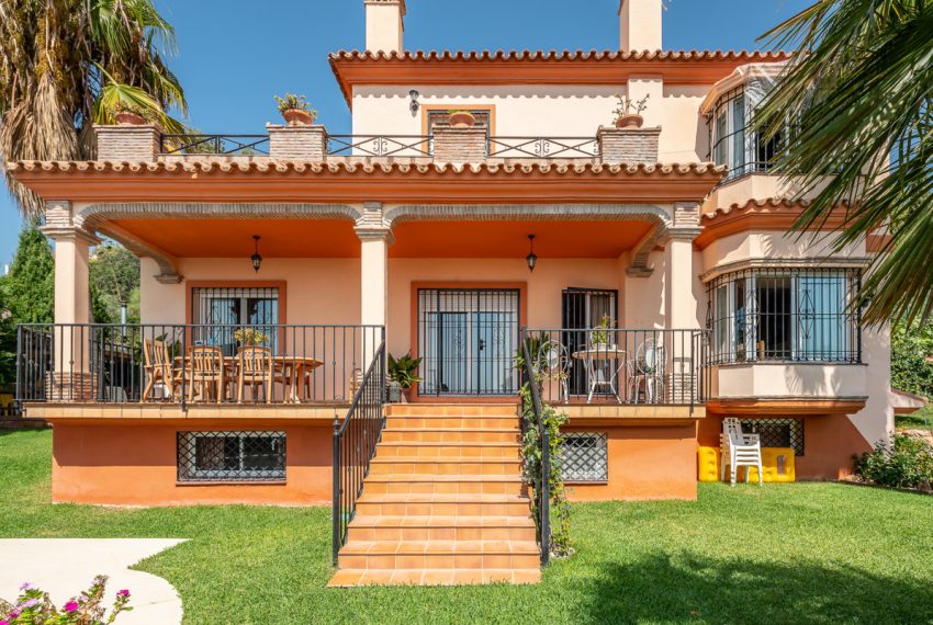 R3550327-Villa-For-Sale-Marbella-Detached-4-Beds-428-Built-1