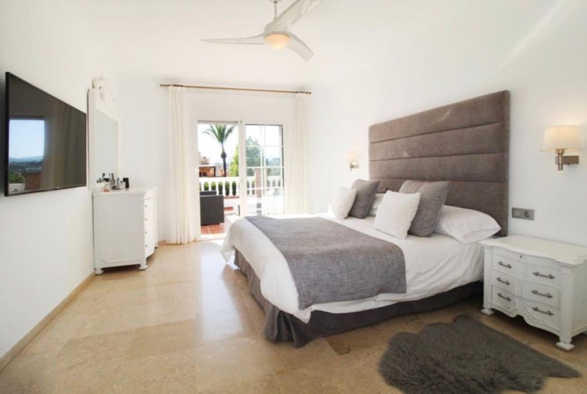 R3584437-Villa-For-Sale-Nueva-Andalucia-Detached-5-Beds-585-Built-16